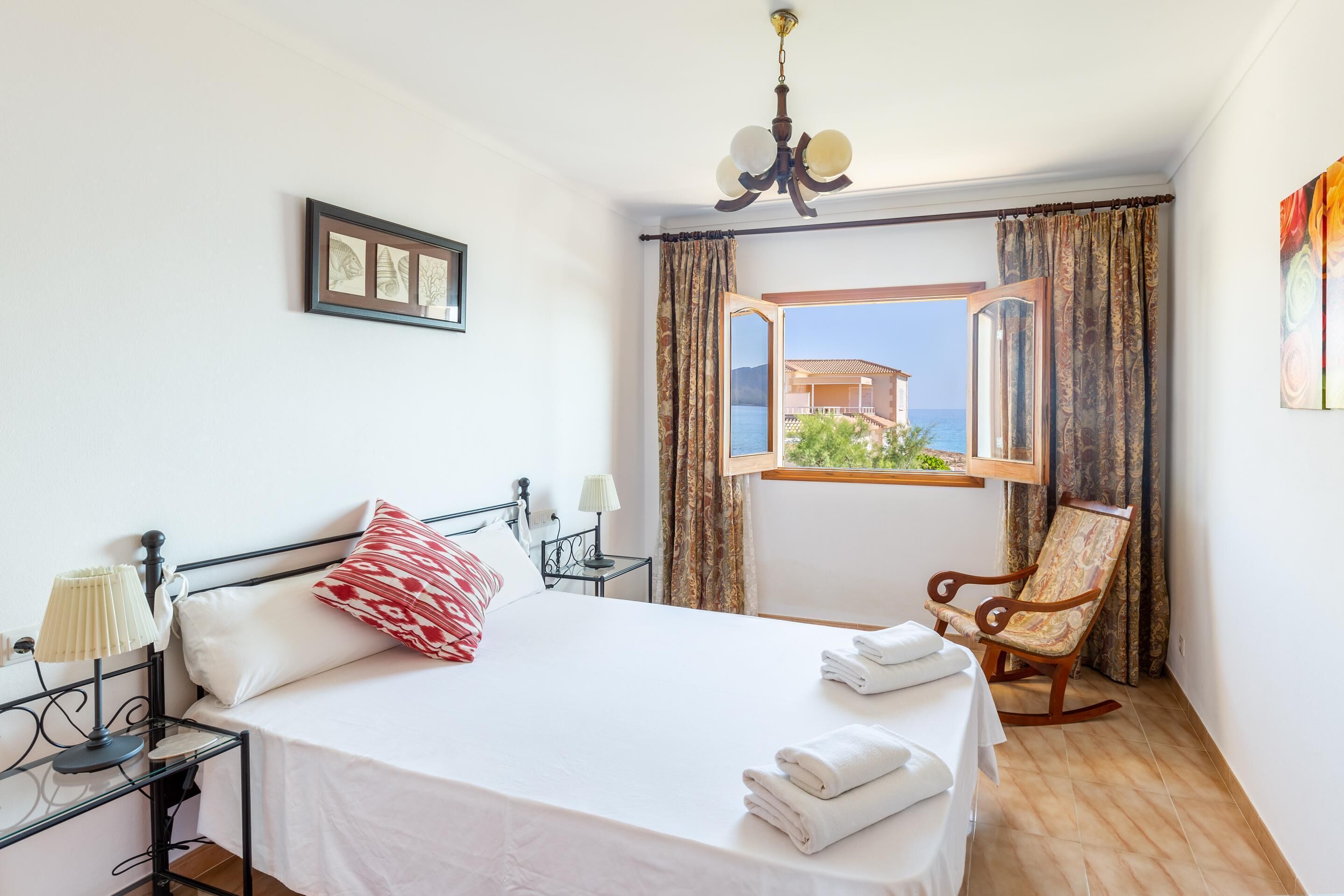 3 dormitorios, tabla de planchar con plancha, Internet y ropa de cama