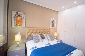 1 chambre, fer et planche à repasser