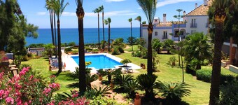 spacious apartment for 5 people on beachfront w. panoramis views