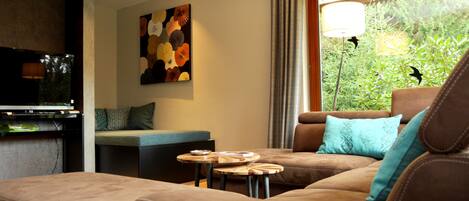 TV, fireplace, stereo