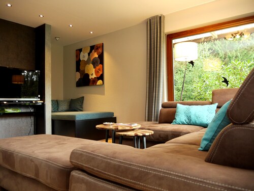 Omakotitalo 4 tähden bungalow -3800 neliömetriä maan keskellä kansallispuistoa