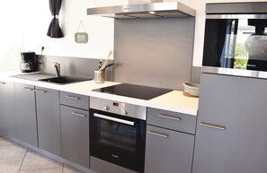 Réfrigérateur, plaque de cuisson, lave-vaisselle, cafetiÚre/bouilloire