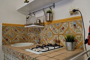 Classic Double Room, 1 Queen Bed | Shared kitchen - Real Umberto I - Kalsa (Palermo)