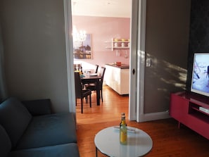 Smart TV, fireplace, books, stereo - Downtown, Lübeck, ground floor, turn of the century, old town, fireplace, WiFi, parking lot (Lübeck)