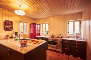Refrigerador, horno, parrilla de estufa y lavavajillas