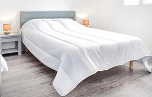 3 bedrooms, travel crib, bed sheets - 3 bedroom stunning home in Sainteny (Sainteny)