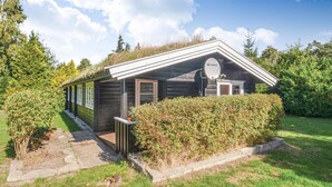 A small cabin with a satellite dish, surrounded by greenery and a clear sky. - 3 bedroom gorgeous home in Gedser (Gedser)
