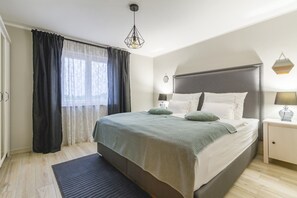3 chambres, fer et planche à repasser, Wi-Fi, draps fournis