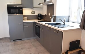 Réfrigérateur, plaque de cuisson, lave-vaisselle, cafetiÚre/bouilloire