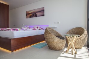 1 bedroom, WiFi, bed sheets - Luxury apartment, fantastic views, directly on the sea, pool, free Wi-Fi (Arco da Calheta)