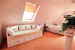 3 chambres, fer et planche à repasser, lit parapluie, Wi-Fi gratuit