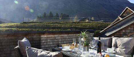 屋外ダイニングエリア