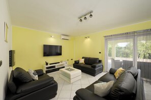 Televisión y futbolito 