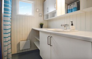 Shower - 2 bedroom amazing home in Aabenraa (Aabenraa)