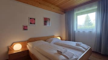 2 bedrooms, in-room safe, iron/ironing board, free WiFi