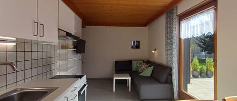 Kylskåp, mikrovågsugn, ugn och spishäll