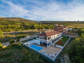 Exterior - Villa with swimming pool near the beach (Jasenice)