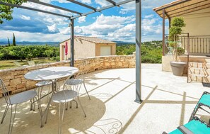 Outdoor dining - 1 bedroom gorgeous home in Barjac (Barjac)