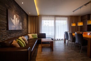 Una televisión, un reproductor de DVD