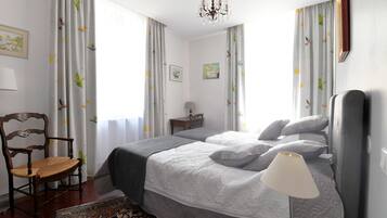 3 slaapkamers, een bureau, geluiddichte muren