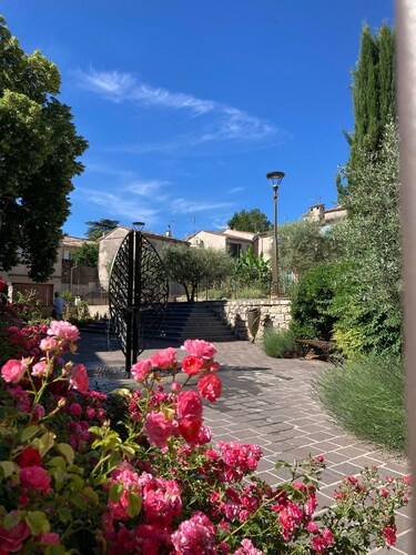  T2 CLASSÉ 2* REZ DE JARDIN CLÔTURÉ ET SÉCURISÉ CURE THERMALE/VACANCES 