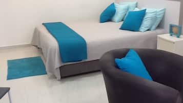 1 dormitorio, tabla de planchar con plancha, Internet y ropa de cama