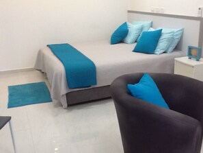 1 soverom, strykejern/-brett, internettilgang og sengetøy