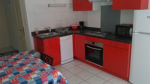 Refrigerador, microondas, horno y lavavajillas 