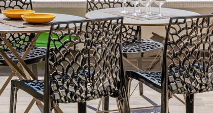 Full sea view, beach across, terrace 15 m², WIFI.