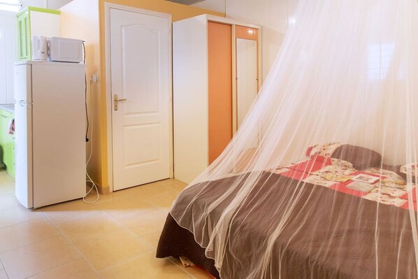 WiFi, bed sheets - Studio Ti'coin Paradis ... Head for the North! (Le Marigot)