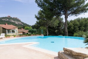 حمّام سباحة خارجي