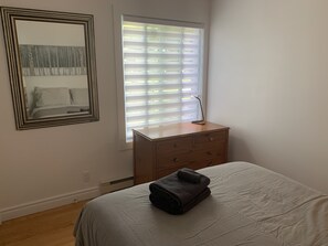 1 slaapkamer, een strijkplank/strijkijzer, gratis wifi, beddengoed