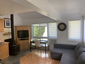 TV, fireplace, DVD player - Perfect Location / Perfectly Located Ski-in / Ski-out (Mont-Tremblant)