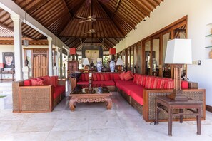 Interior - Elegant Villa 4 bedrooms and bathrooms overlooking the rice fields  (Mengwi)