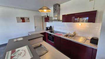 Réfrigérateur, four, lave-vaisselle, grille-pain