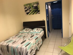 1 chambre, fer et planche à repasser, Wi-Fi gratuit, draps fournis