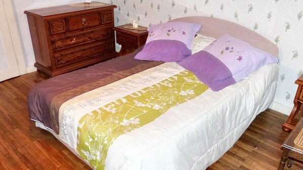 2 habitaciones, tabla de planchar con plancha y internet 