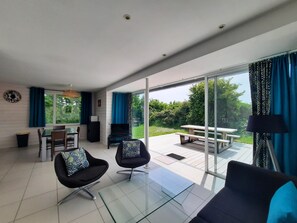 Télévision à écran plat