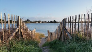 Unclassified image, 4 of 34, button