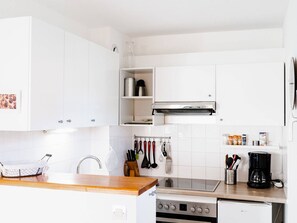 Kühlschrank, Ofen, Herdplatte, Geschirrspüler