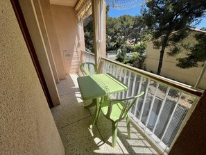 Outdoor dining - Sea View, 100 m from the beach (ST MANDRIER SUR MER)