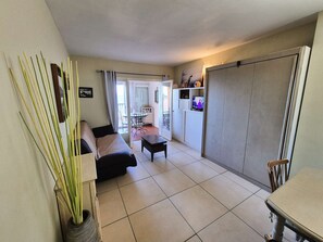 Living area - Sea view, 10 minuts of the beach (SIX FOURS LES PLAGES)