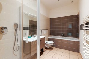 Baignoire, serviettes fournies