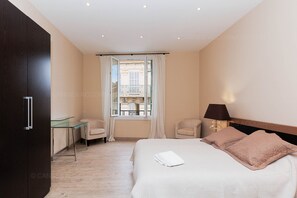 2 chambres, fer et planche à repasser, Wi-Fi gratuit, draps fournis