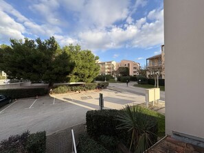 Property grounds - 150 m beach, private domain with swimming pool (SIX FOURS LES PLAGES)