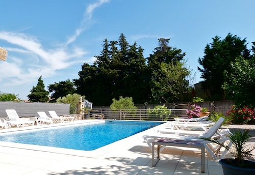 Kalustettu turisti 3 *** Villa-altaan lähellä Avignonia