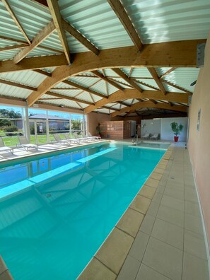 Indoor pool, a heated pool - House 4 persons 100m from the sea/GR34 swimming pool/spa (Guissény)
