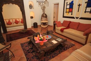 TV, DVD player, books - MASCAT - CASA SULTANA (PROPRIANO)