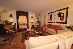 TV, DVD player, books - MASCAT - CASA SULTANA (PROPRIANO)