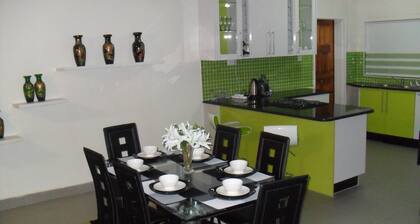Modern fully furnished 3-room apartment